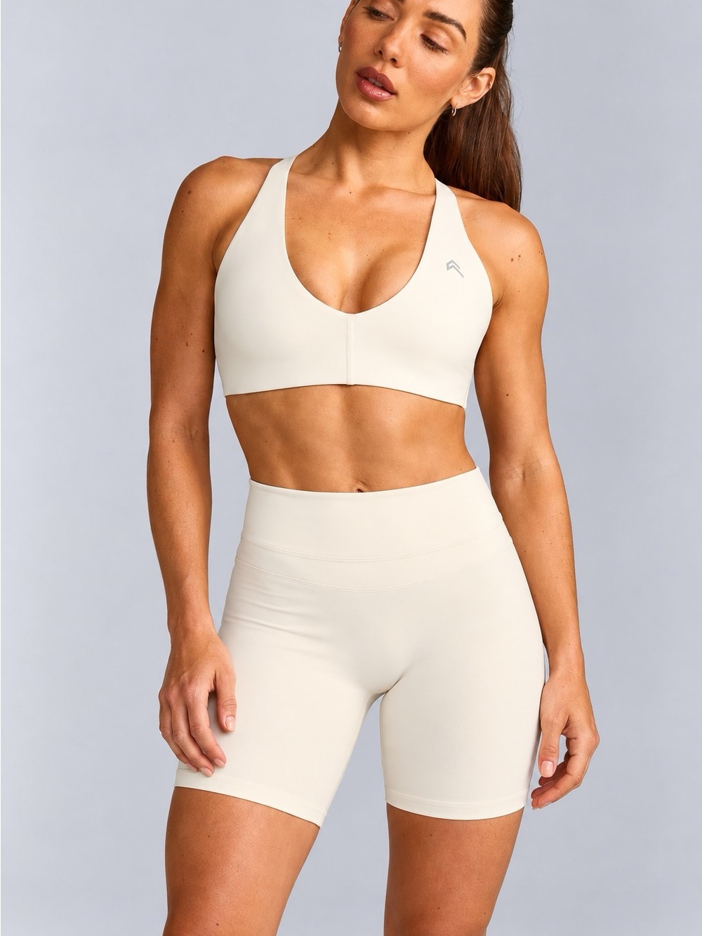 Oneractive Light Cream Sports Bra and - Shorts Set (XS)